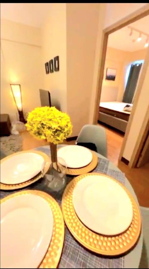 The Lancris Residences, 2 Bedrooms, 1 Bathroom, Living-Room, Kitchen & Pool Is Free Paranaque City Екстериор снимка