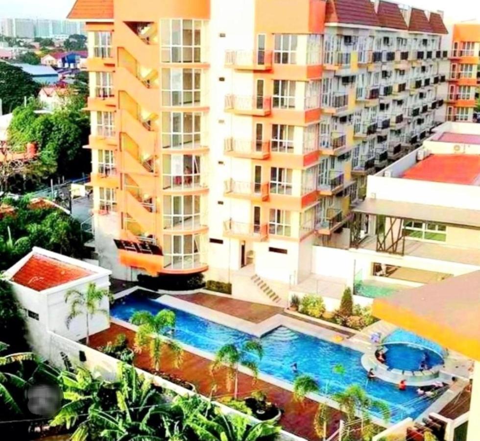 The Lancris Residences, 2 Bedrooms, 1 Bathroom, Living-Room, Kitchen & Pool Is Free Paranaque City Екстериор снимка