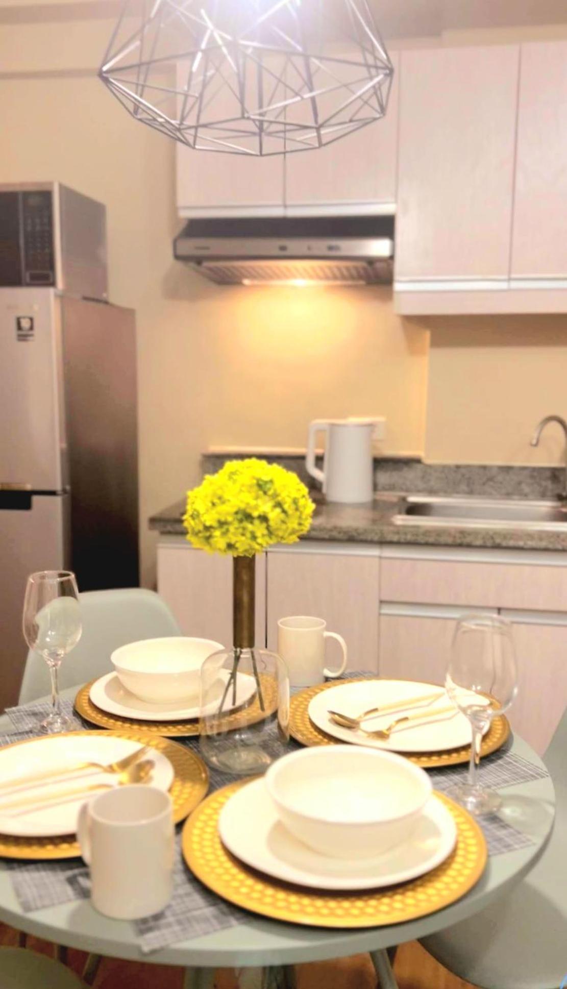The Lancris Residences, 2 Bedrooms, 1 Bathroom, Living-Room, Kitchen & Pool Is Free Paranaque City Екстериор снимка
